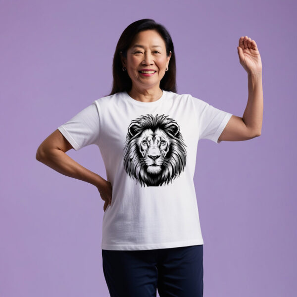 King of the Jungle Cool T-shirt Featuring Lion Head Who Is the Boss (Small)